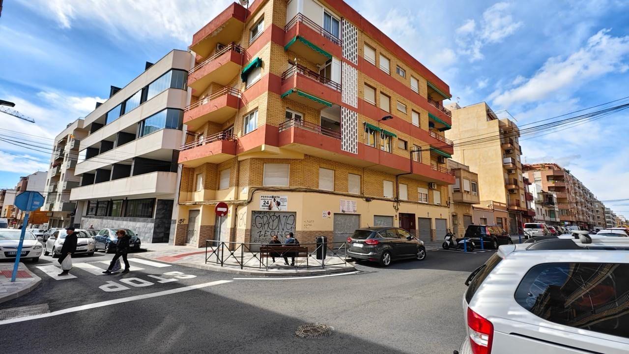 APPARTAMENTO A 300 METROS DE PLAYA CON 3 DORM. 2 BAÑOS CON SUPERFICIE DE 108 M2.