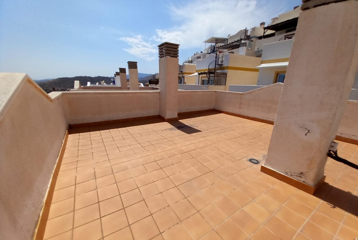 Encantadora Casa Adosada con Impresionantes Vistas al Mar en Balcón de Finestrat
