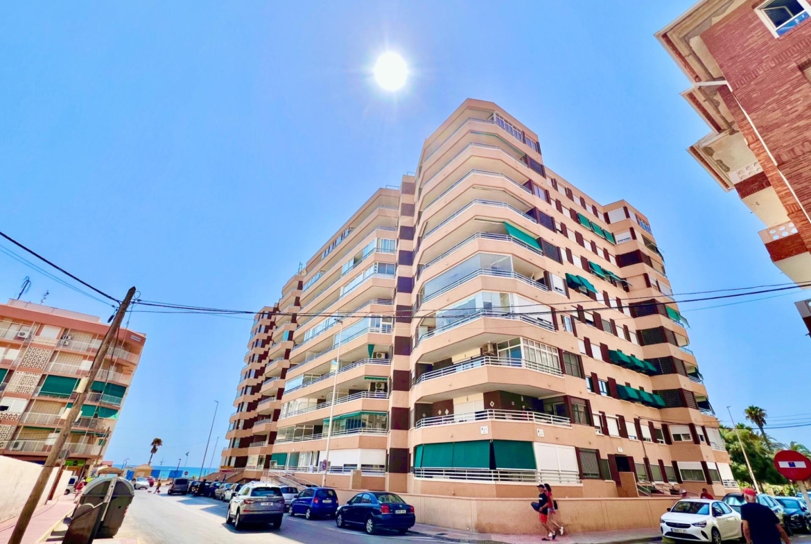 ESPACIOSO APARTAMENTO DE 3 HABITACIONES + PARKING + TRASTERO EN PLANTA 7 CON VISTAS AL MA