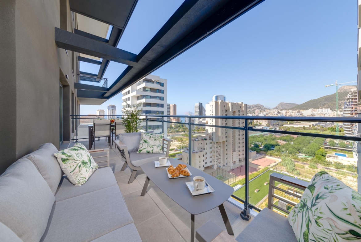 SPECTACULAR NEW LARGE APARTMENT WITH SEA AND MOUNTAIN VIEWS IN CALPE