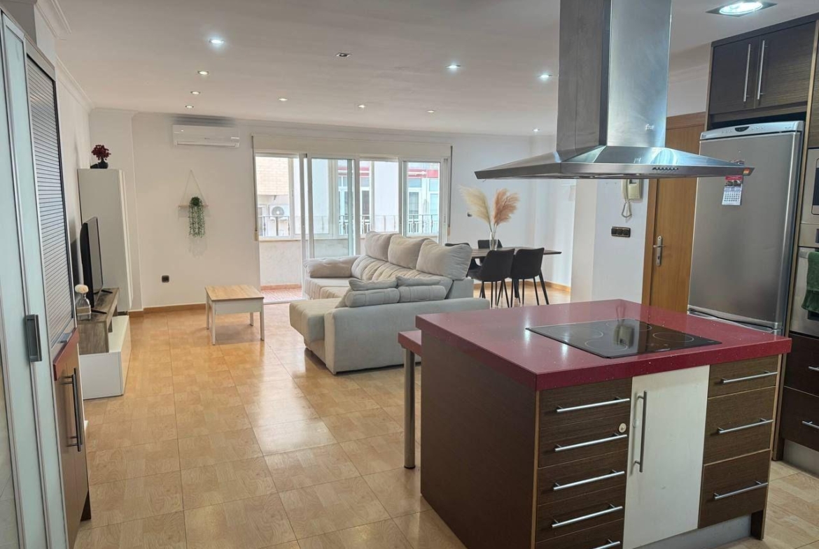 Spacious Semi-New Apartment in Torrevieja, Ideal for Living