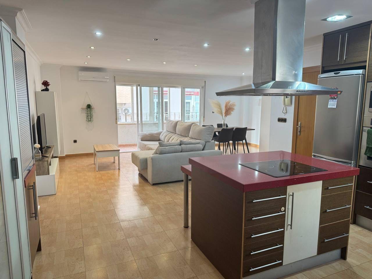 2-2-331 Spacious Semi-New Apartment in Torrevieja, Ideal for Living