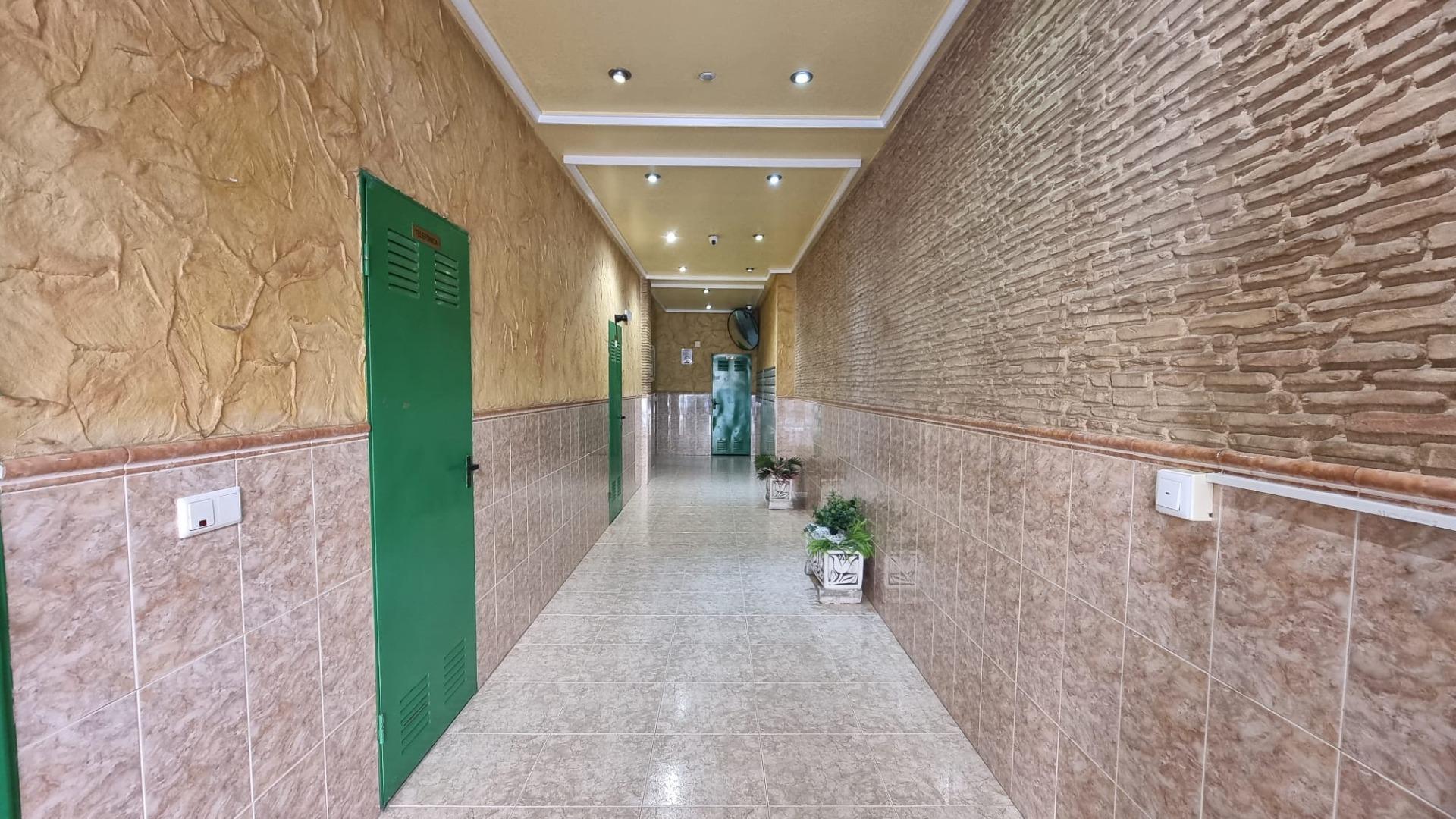 2-2-356 Apartamento semireformado a escasos metros de la playa !