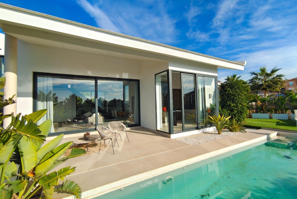Design villa met uitzicht op zee