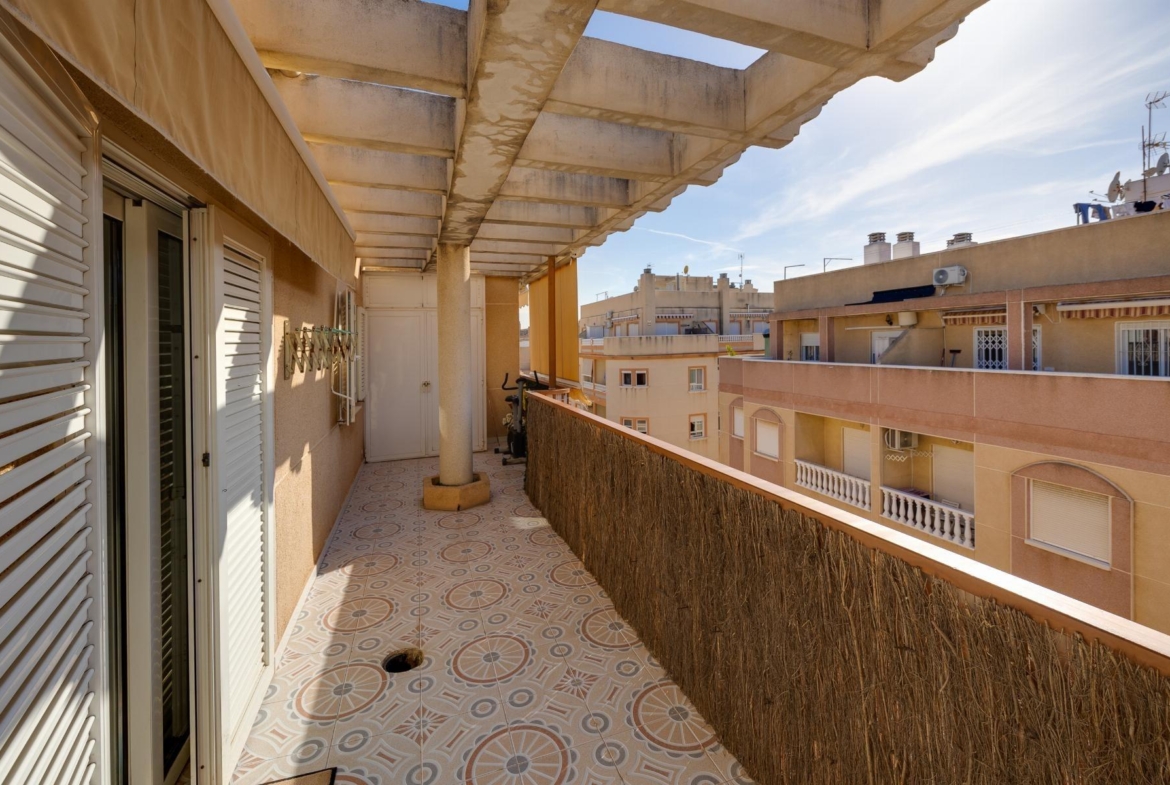 ÁTICO DE 2 HABITACIONES 2 BAÑOS Y AMPLIA TERRAZA