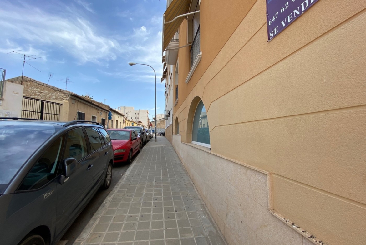 IMPRESSIEVE HANDELSPREMIES TE KOOP IN ALICANTE IN VILLAFRANQUEZA