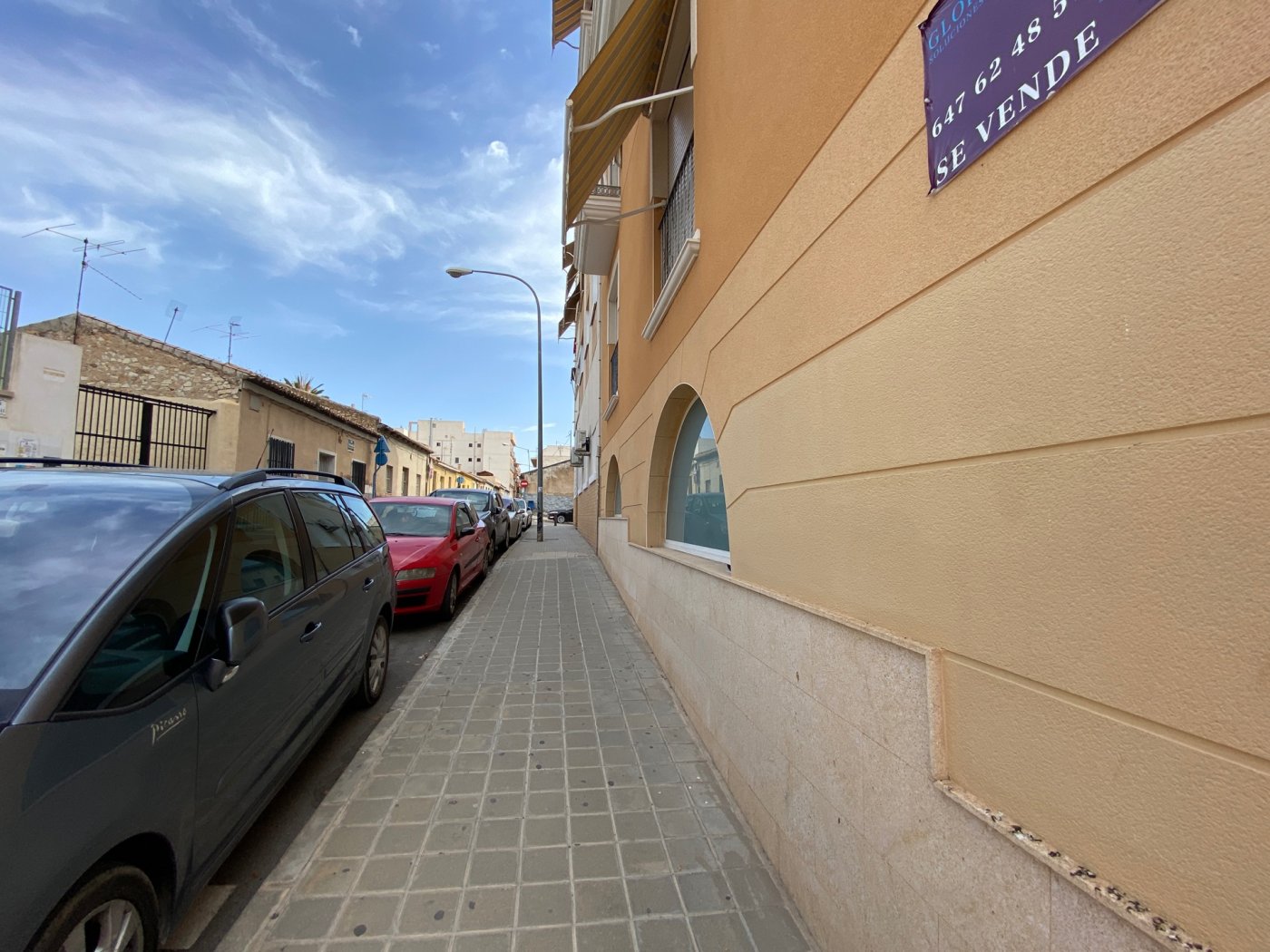 IMPRESSIEVE HANDELSPREMIES TE KOOP IN ALICANTE IN VILLAFRANQUEZA