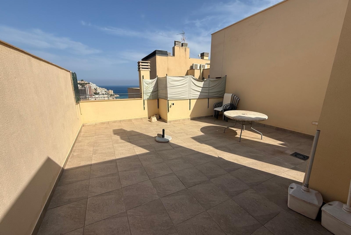 Ático Dúplex con Solárium Privado y Vistas a la Cala de Finestrat