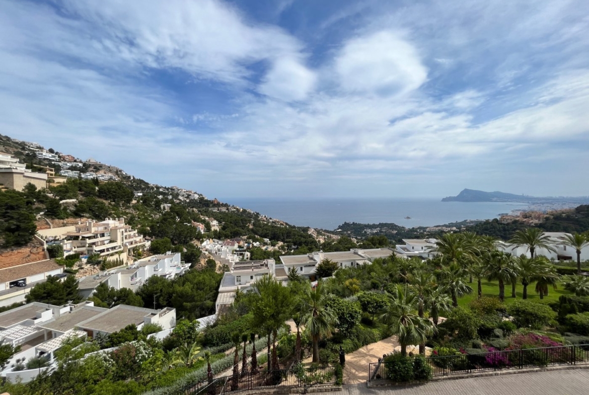 ALTEA HILLS EXCLUSIVE FLAT FOR SALE WITH SEA VIEWS