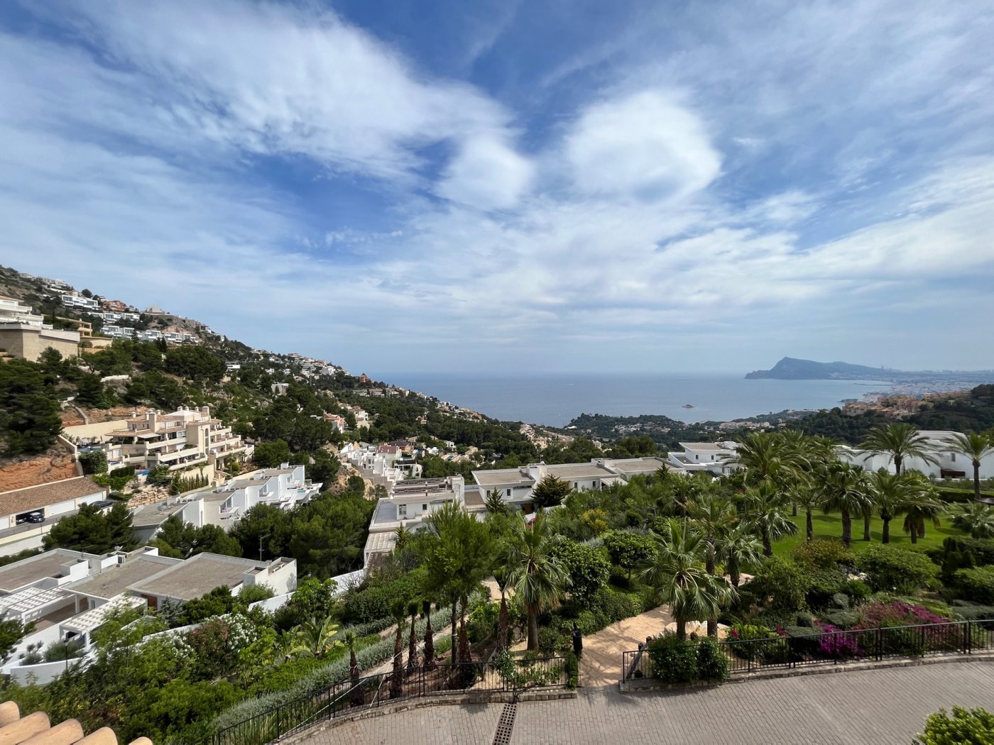 ALTEA HILLS EXCLUSIVE FLAT FOR SALE WITH SEA VIEWS