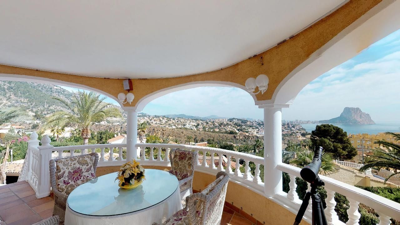 EXCLUSIEVE VILLA TE KOOP IN CALPE MET MARVELLOUS ZEEZICHTEN