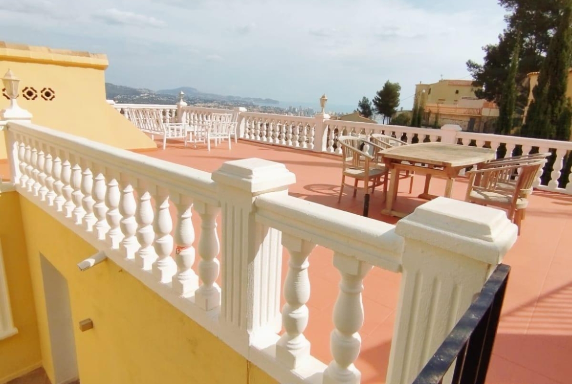 Exclusieve villa in Calpe met panoramisch uitzicht en een grote investeringsmogelijkheid
