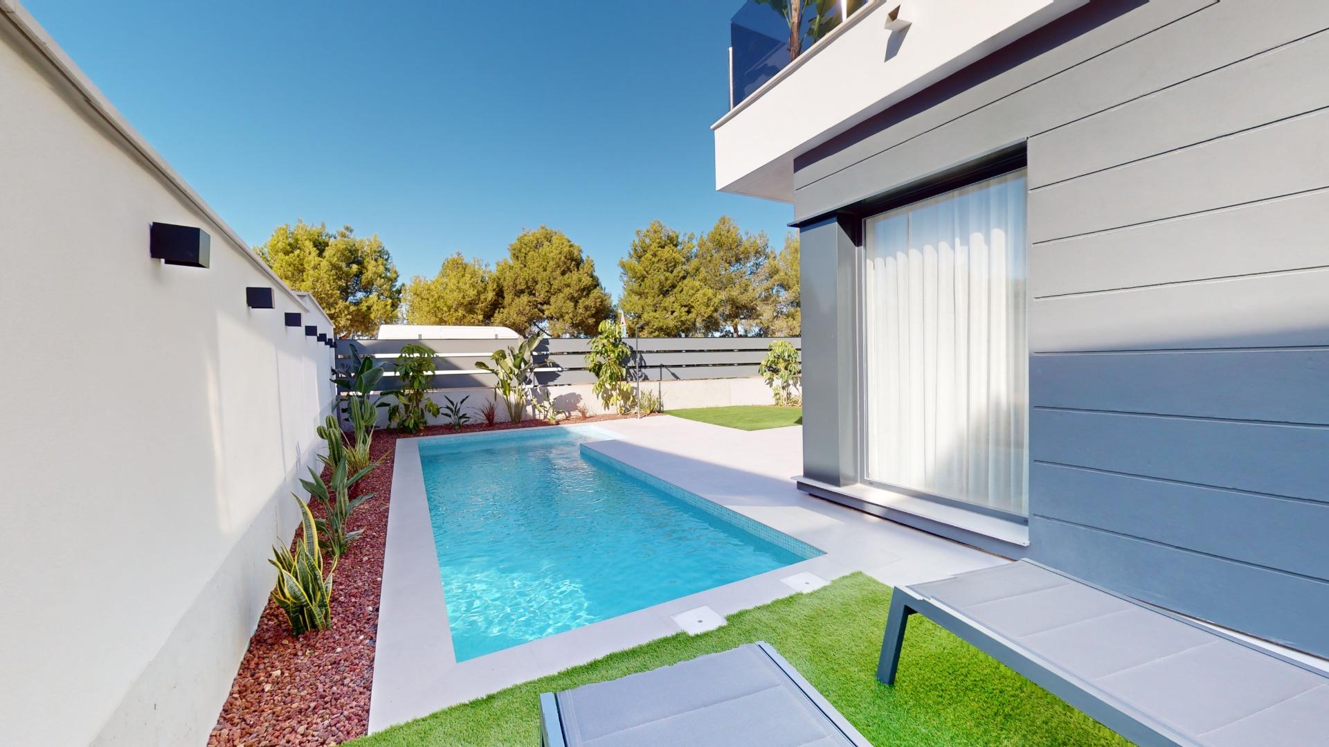 2-2-93 Detached modern villas placed in Roda Golf, Murcia