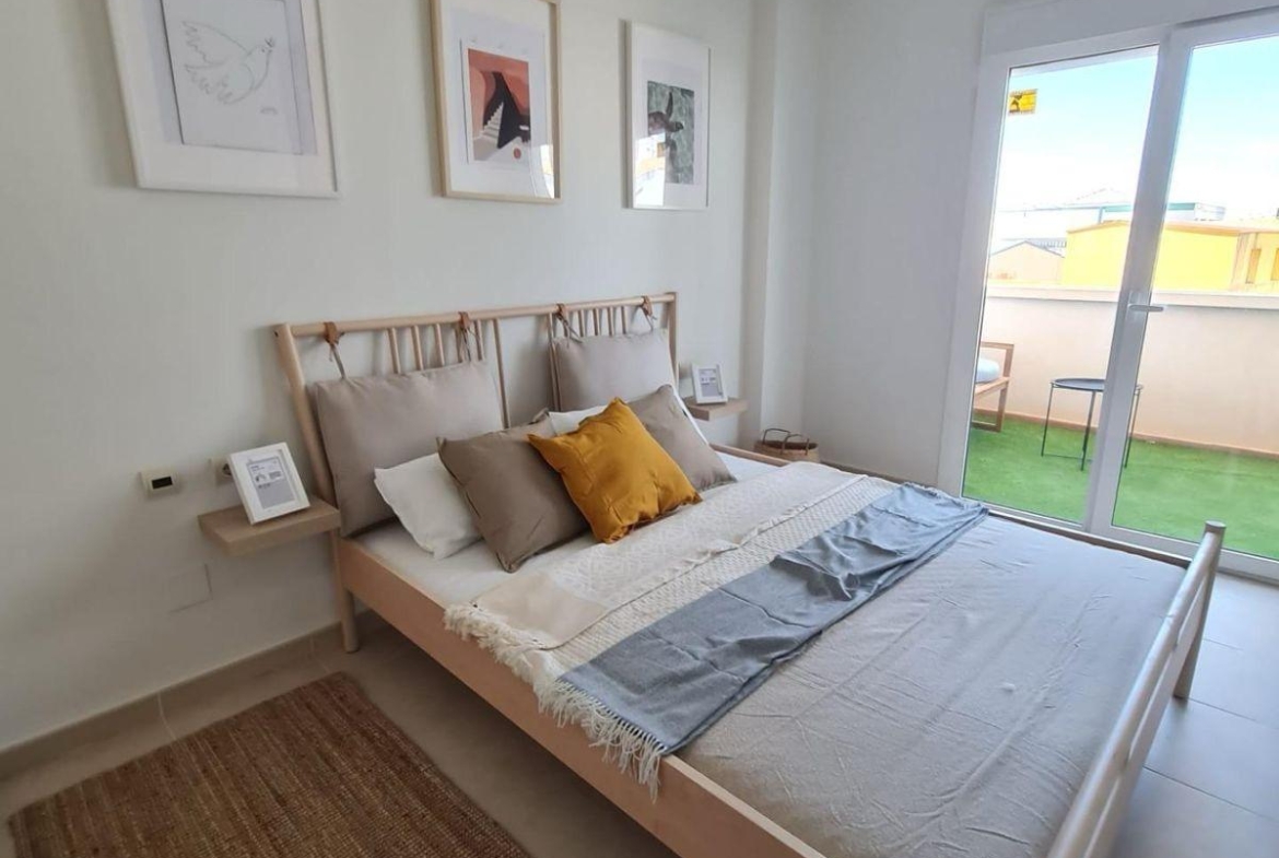 APATAMENTO CON PARKING+PISCINA EN ORIHUELA COSTA. 2 DORM. 2 BAÑOS. 85 M2.