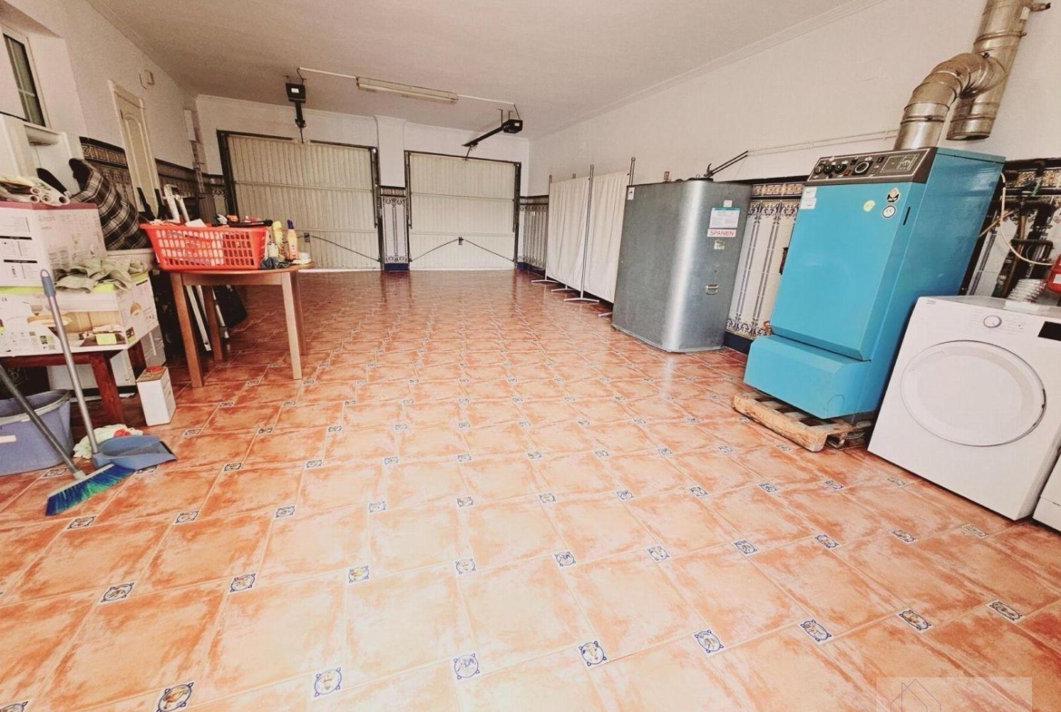 VILLA EN LA SIESTA CON 800 METROS DE PARCELA. PISCINA PRIVADA. 330 M2 DE CASA.