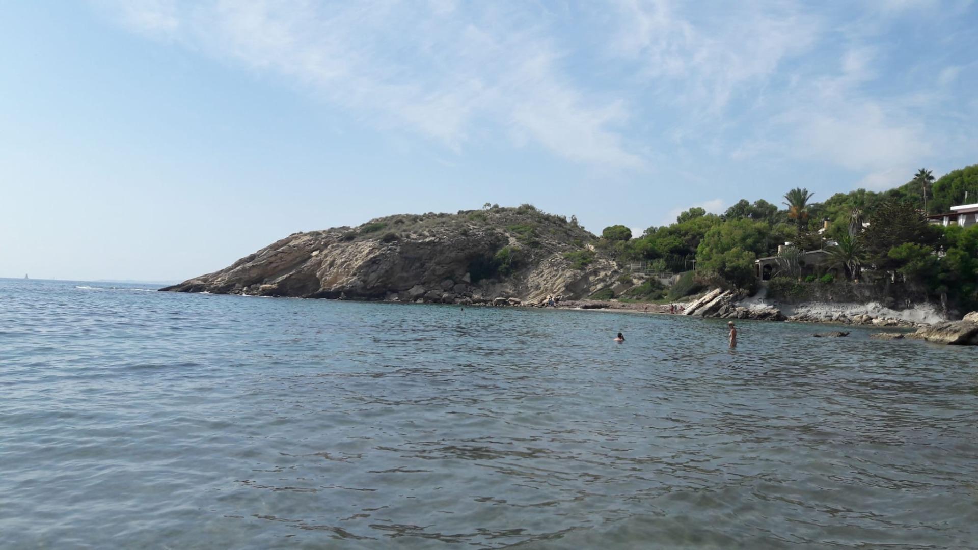 OCASIÓN CHALET INDEPENDIENTE CON VISTAS AL MAR LICENCIA TURÍSTICA EN LA COVETA