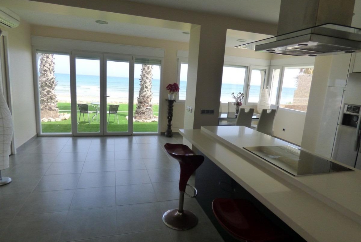 Chalet Pareado ÚNICO en Primera Línea en Playa de San Juan