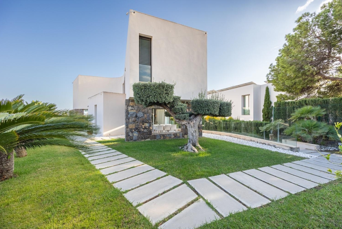 Stunning designer villa in Finestrat, where comfort meets contemporary elegance.