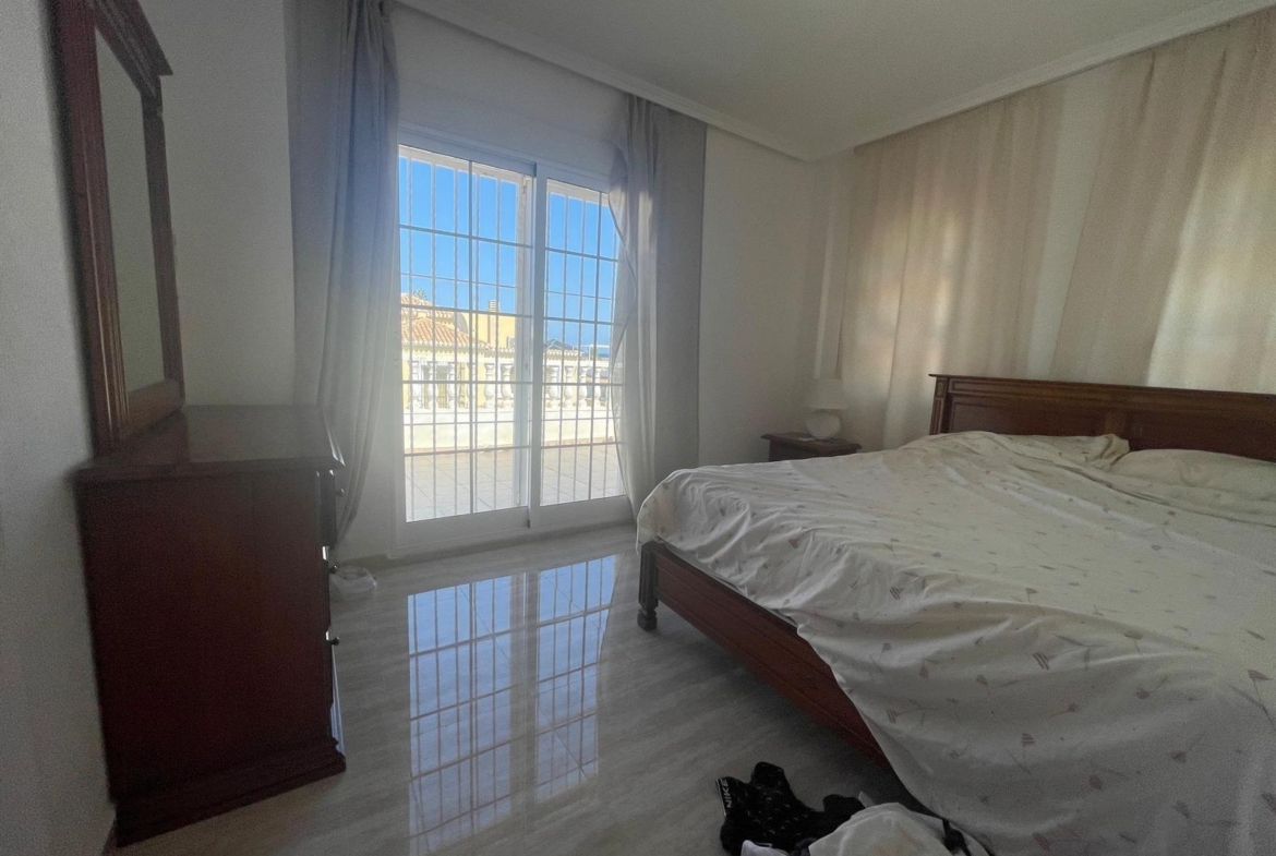 VILLA PARADA CON VISTAS AL MAR Y A 200 METROS DE PLAYA! ZONA TORRE LA MATA. 5 DRM. 3 BAÑOS. PISCINA PRIVADA.