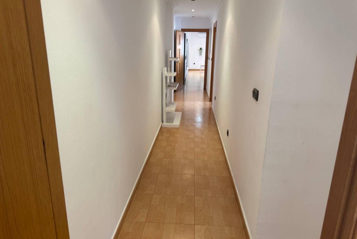 Spacious Semi-New Apartment in Torrevieja, Ideal for Living