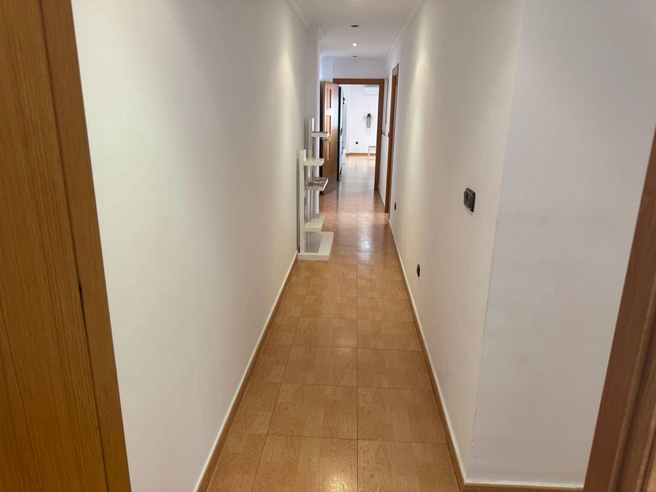 2-20-179 Spacious Semi-New Apartment in Torrevieja, Ideal for Living