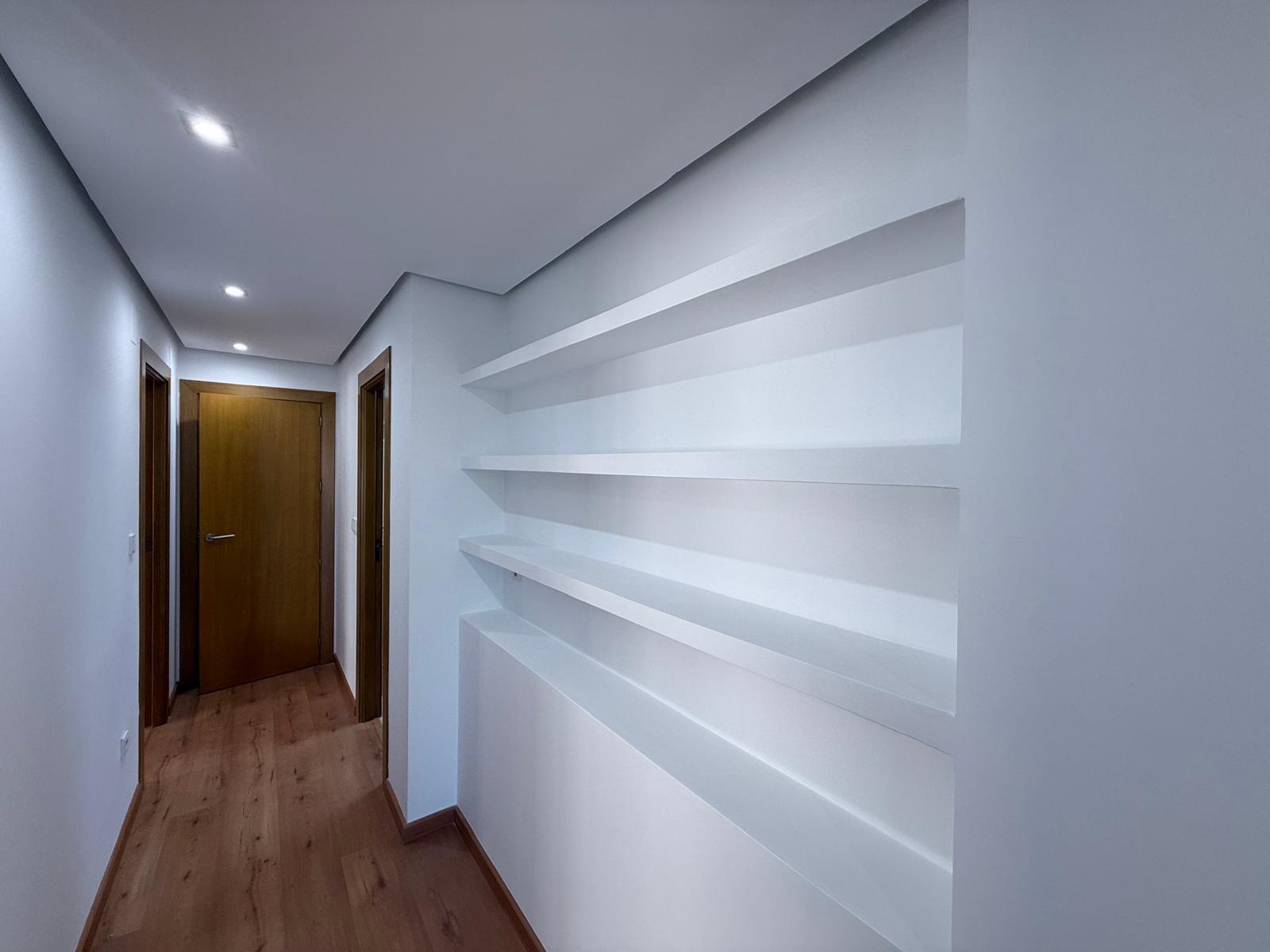 AMPLISIMO APARTAMENTO EN PRIMERA LINEA – PUERTO DE TORREVIEJA : 3 HAB, 2 BAÑOS, GARAJE Y TRASTERO
