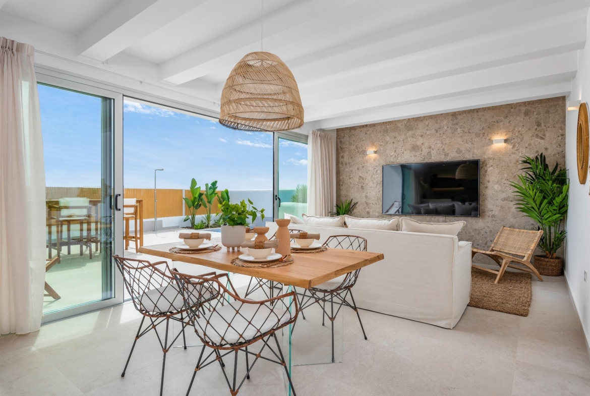 VILLA DE OBRA NUEVA EN LOS ALCÁZARES CON VISTAS AL MAR MENOR. CON PISCINA PRIVADA. 3 DORM. 2 BAÑOS. PARCELA 217 M2.