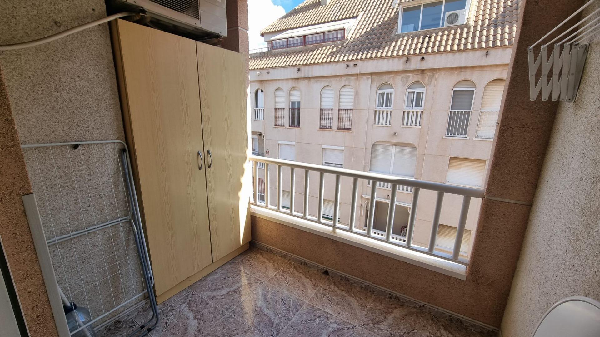 2-20-197 Apartamento semireformado a escasos metros de la playa !