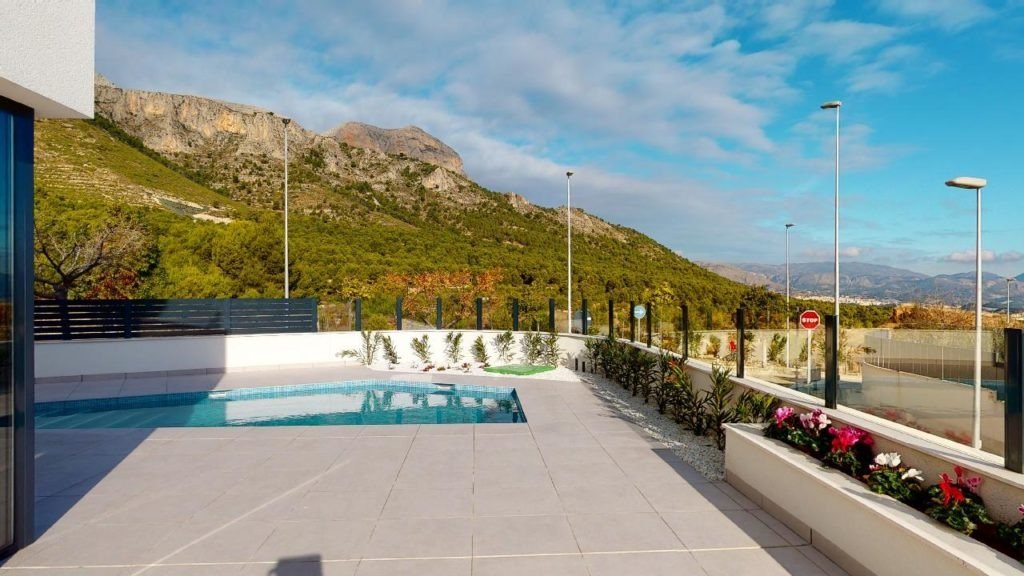 Villas de nueva construcción con vistas al mar y montaña