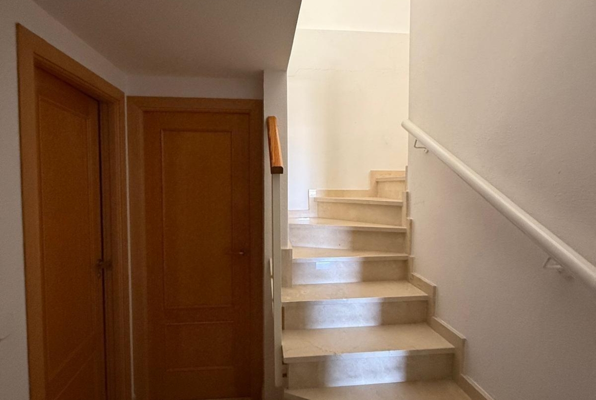 Ático Dúplex con Solárium Privado y Vistas a la Cala de Finestrat