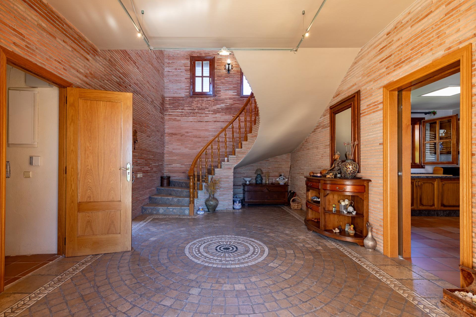 2-20-36 Exceptional Beachfront Villa: Luxury Steps Away from the Beach