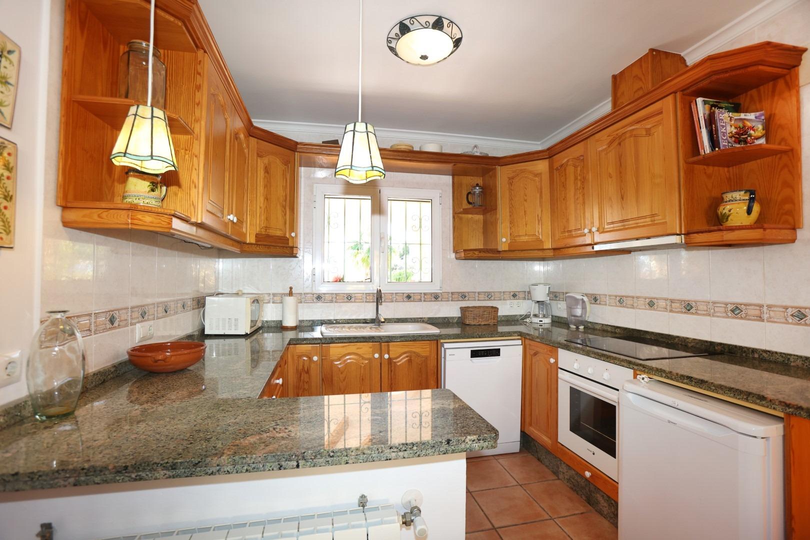 2-20-43 Mediterranean style villa with pool and close to the sea