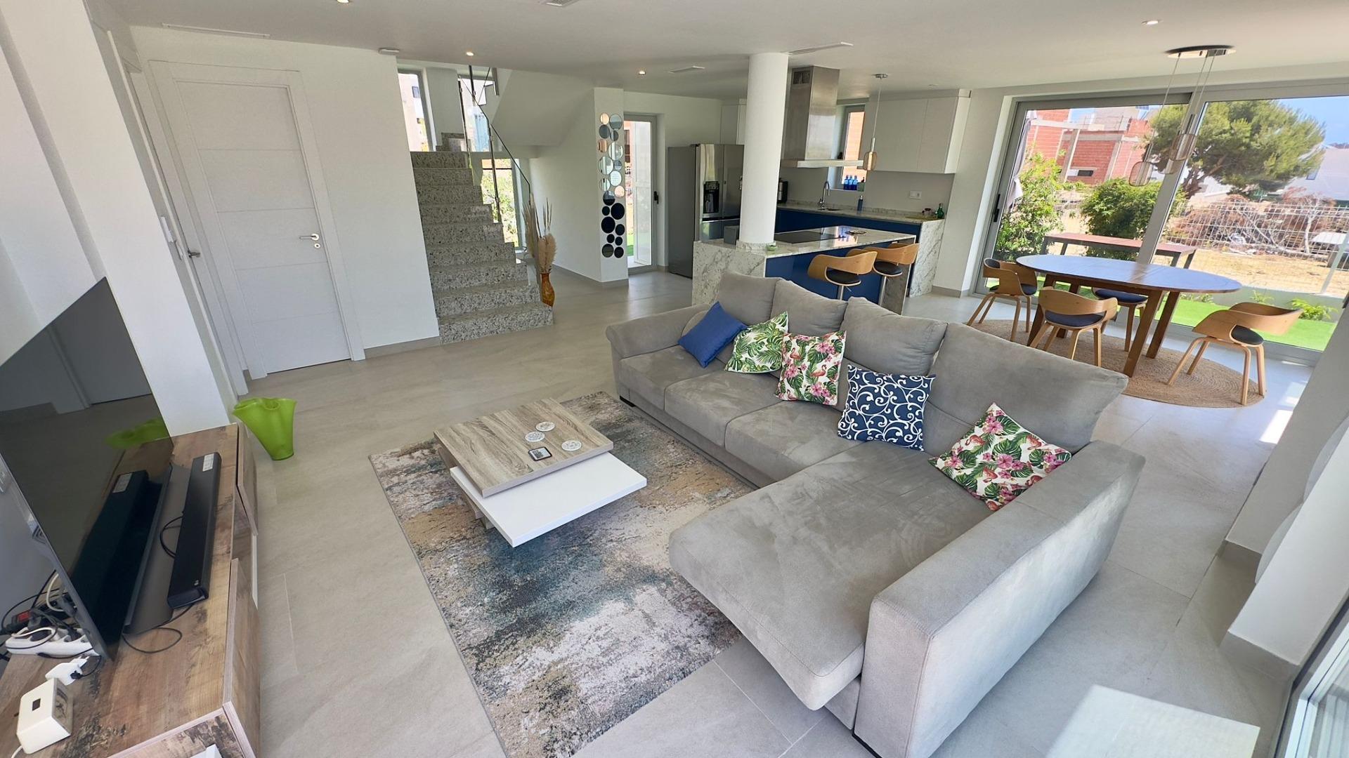 Grote villa op het balkon van Finestrat met uitzicht op de zee