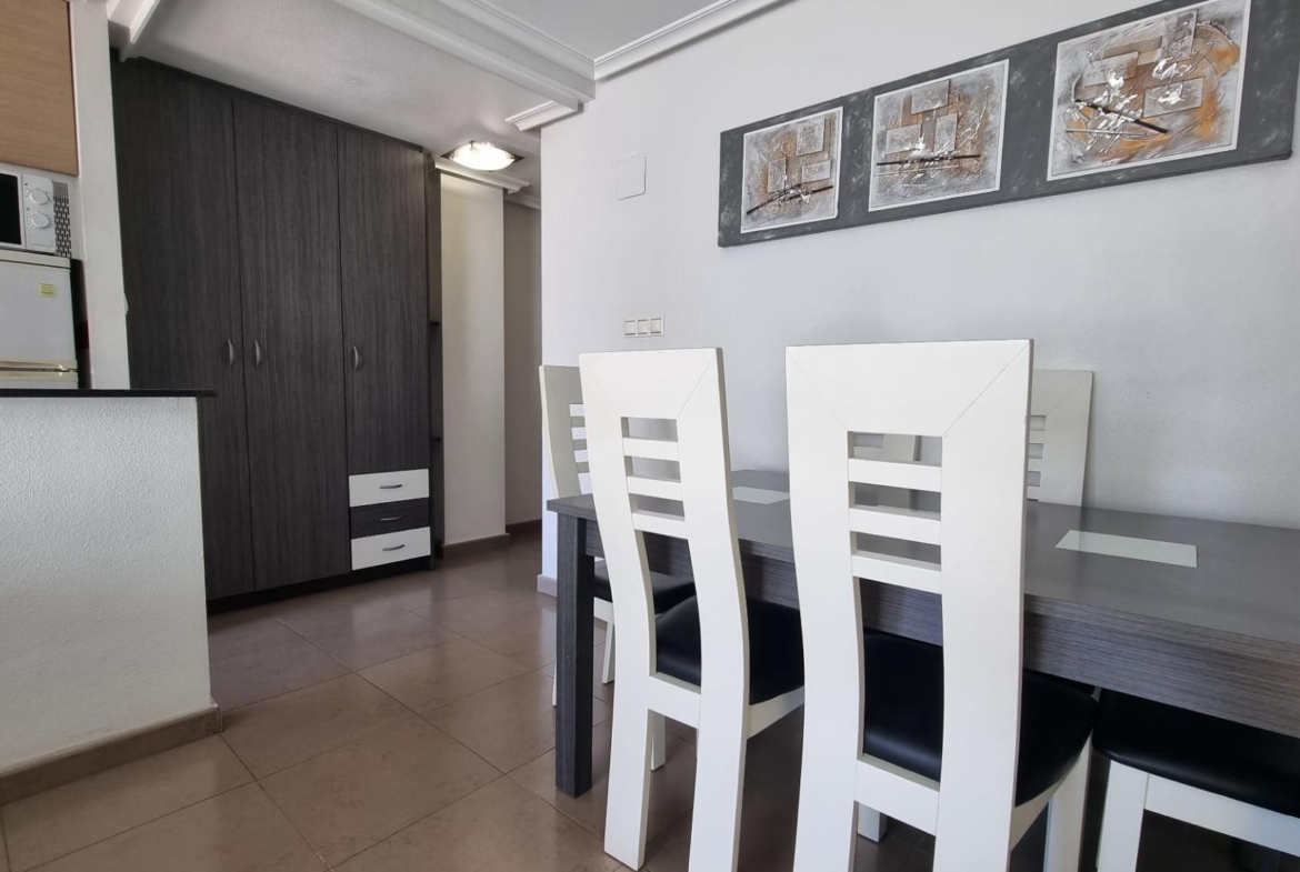 Elegante piso en cetro de Torrevieja + plaza de parking incluido !