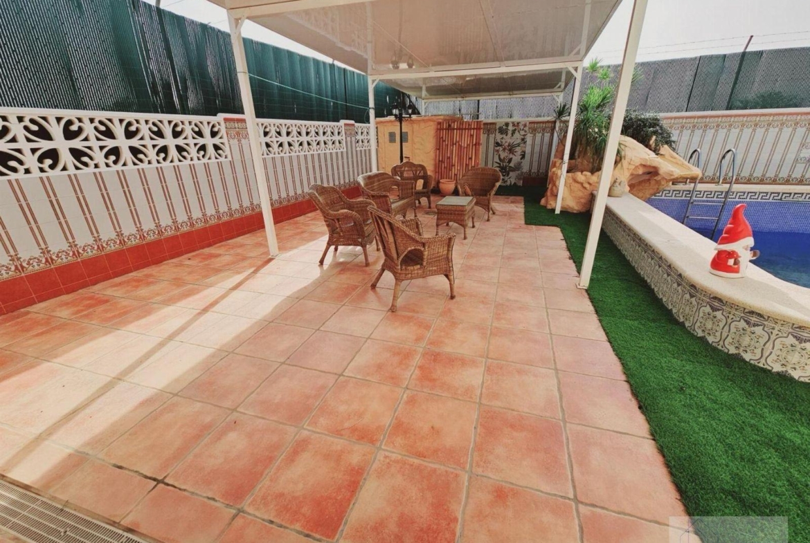 VILLA EN LA SIESTA CON 800 METROS DE PARCELA. PISCINA PRIVADA. 330 M2 DE CASA.