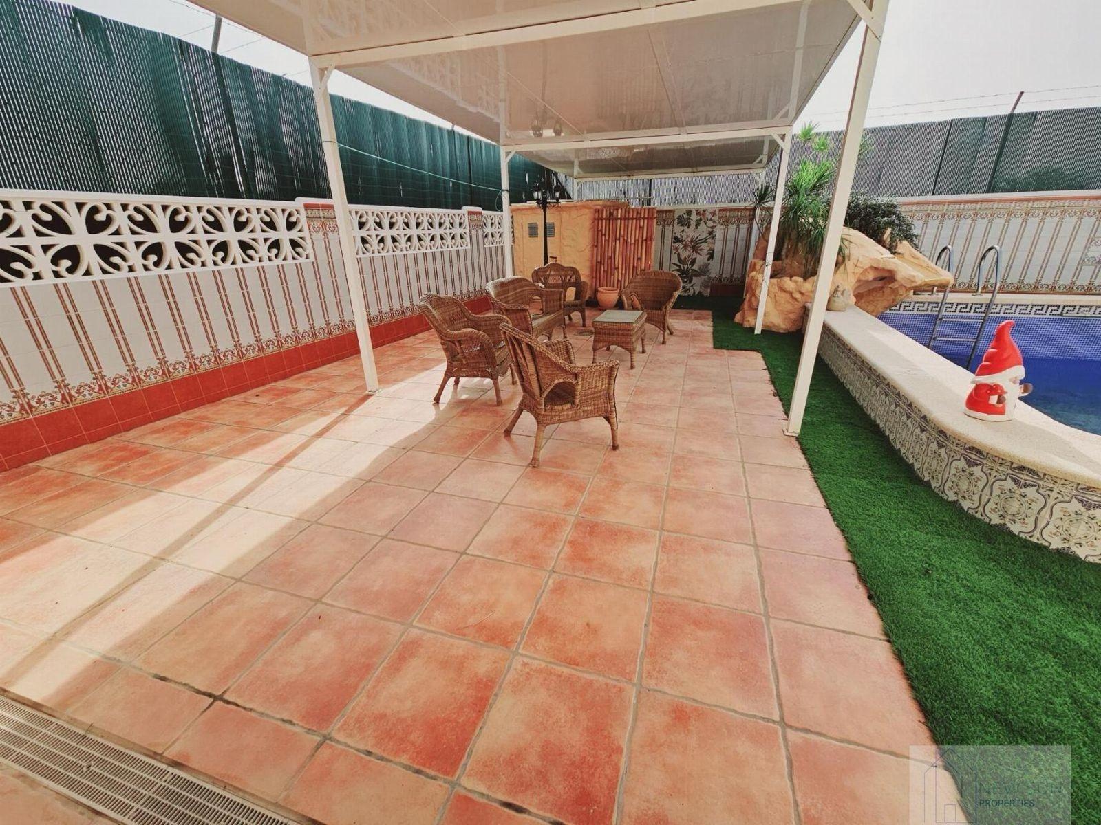 VILLA EN LA SIESTA CON 800 METROS DE PARCELA. PISCINA PRIVADA. 330 M2 DE CASA.