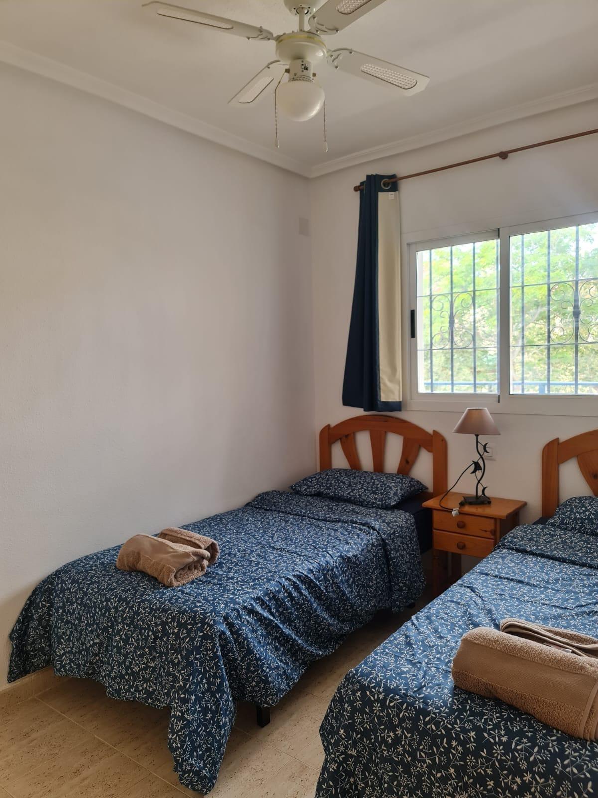 BUNGALOW PLANTA ALTA CON SOLÁRIUM EN ORIHUELA COSTA, ZENIAMAR I.