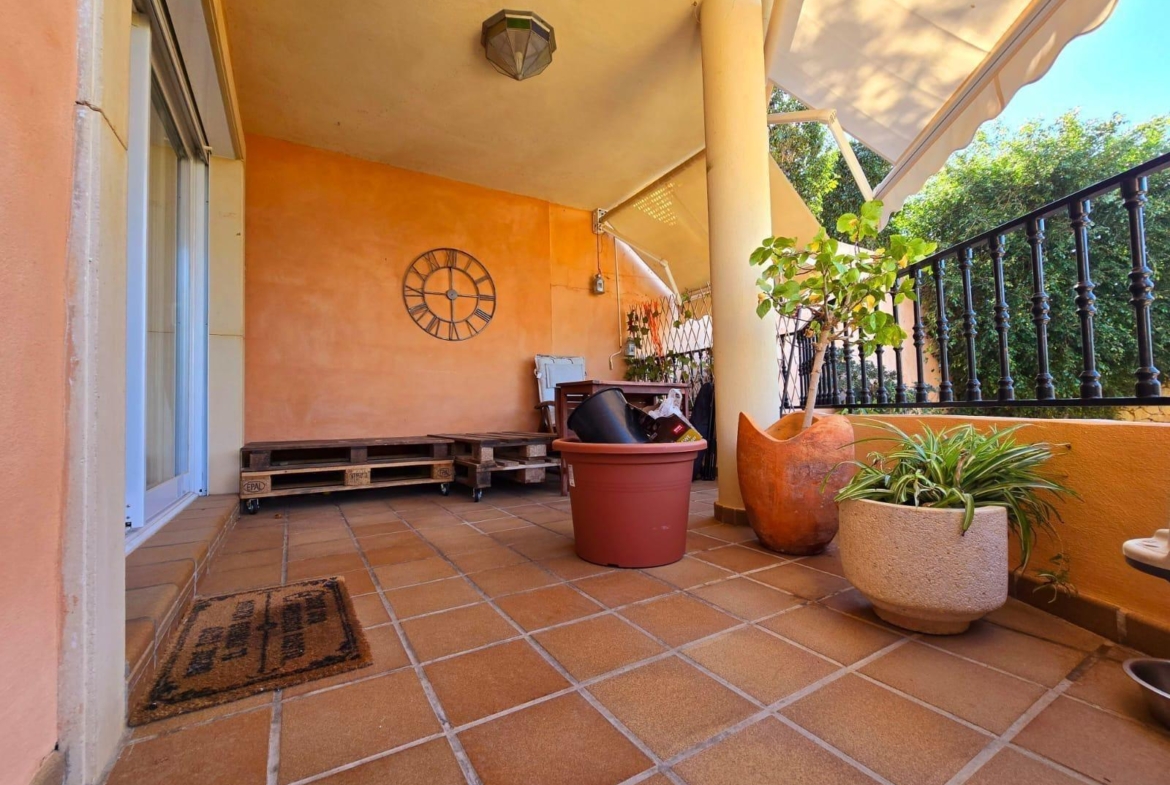 EXCLUSIVO CHALET ADOSADO EN CABO HUERTAS A TAN SOLO 5 MINUTOS DE LA ARENA