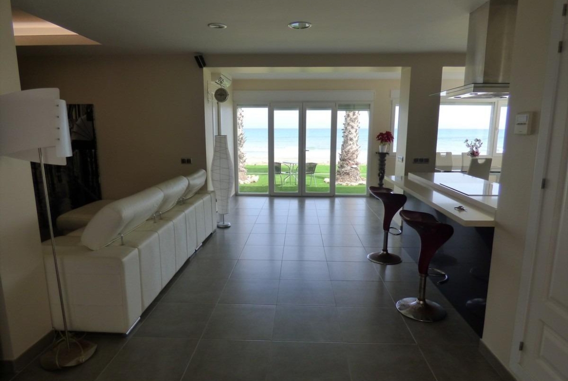 Chalet Pareado ÚNICO en Primera Línea en Playa de San Juan