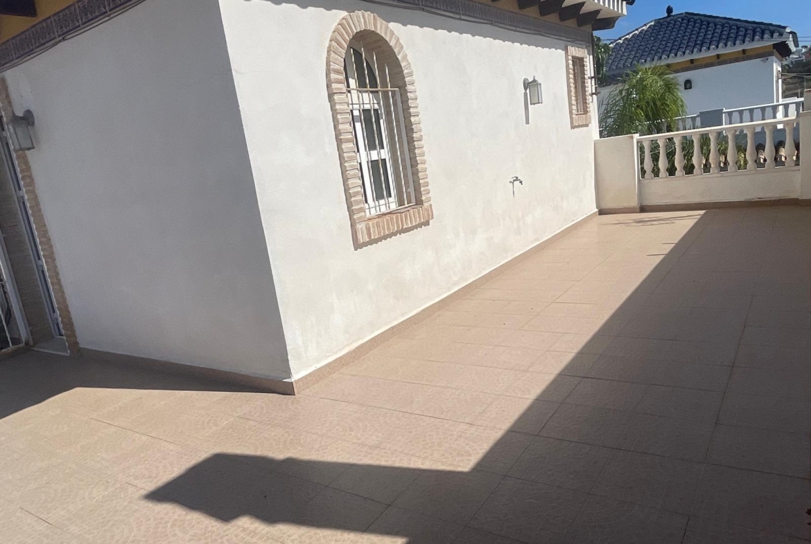 VILLA PARADA CON VISTAS AL MAR Y A 200 METROS DE PLAYA! ZONA TORRE LA MATA. 5 DRM. 3 BAÑOS. PISCINA PRIVADA.