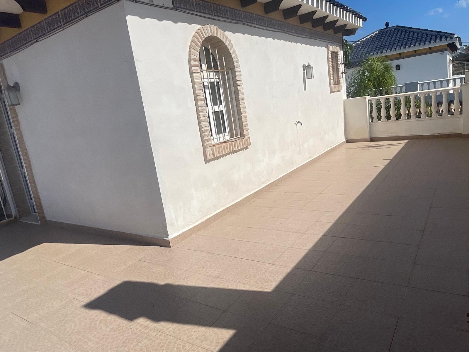 VILLA PARADA CON VISTAS AL MAR Y A 200 METROS DE PLAYA! ZONA TORRE LA MATA. 5 DRM. 3 BAÑOS. PISCINA PRIVADA.