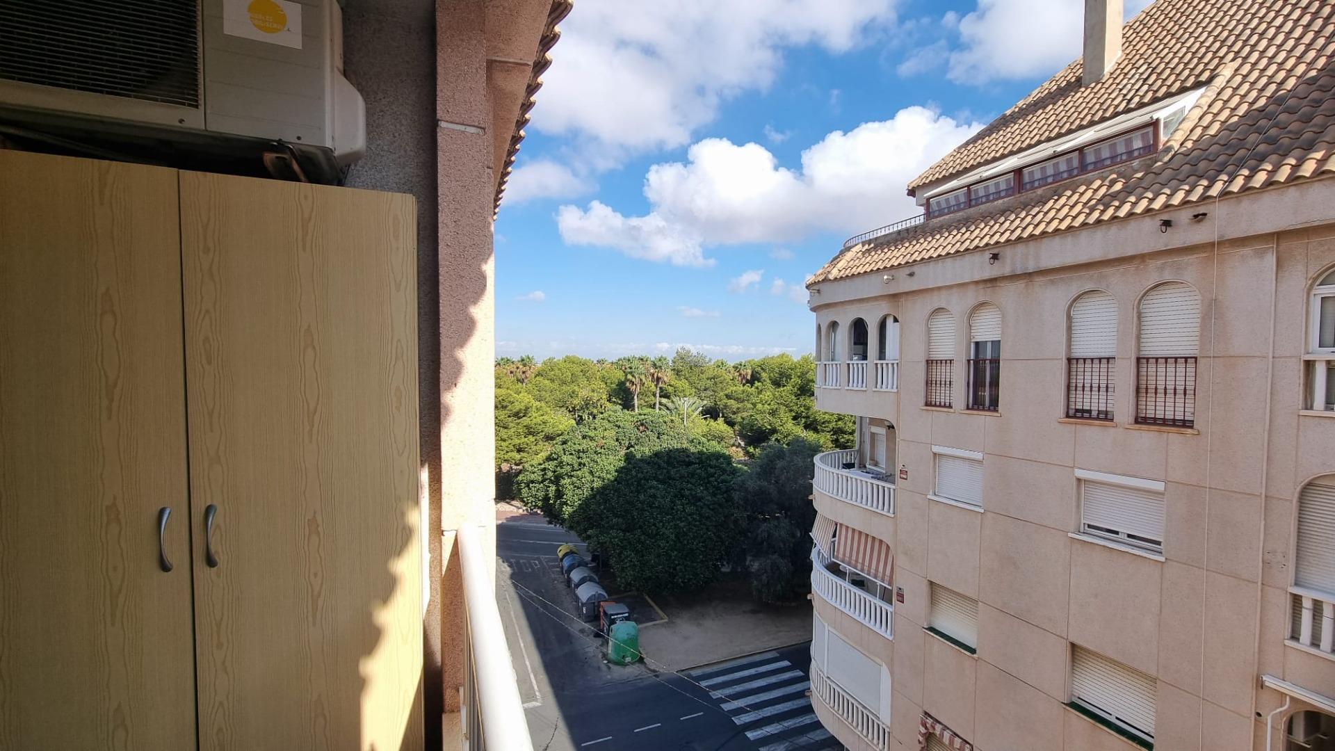 2-21-190 Apartamento semireformado a escasos metros de la playa !