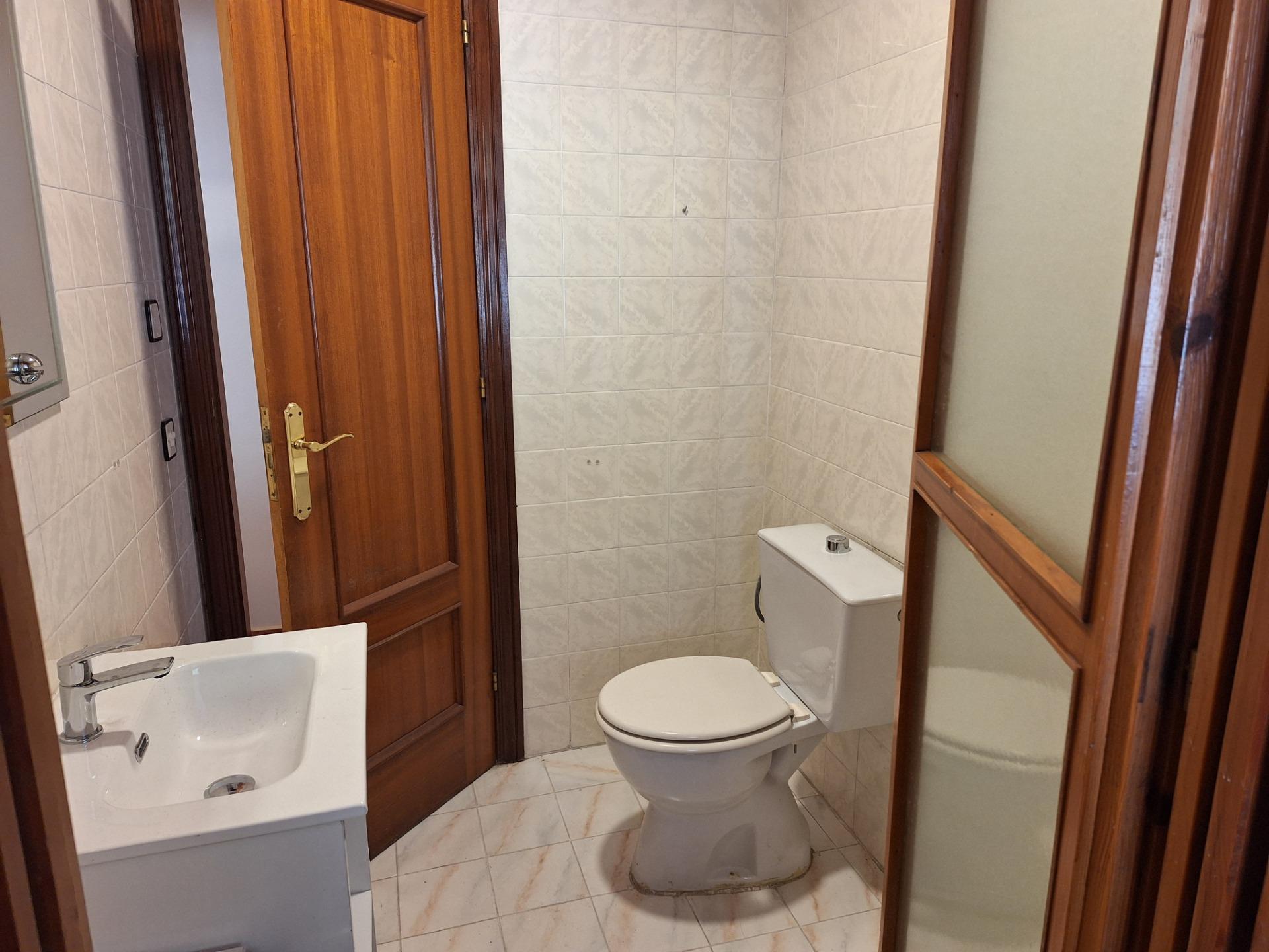 2-21-198 Amplio piso para entrar a vivir en Mieres