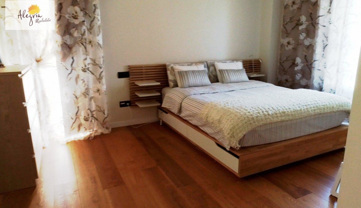 EXCELLENT VILLA IN SIERRA CORTINA FOR SALE