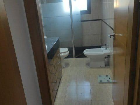 Bonito apartamento con vistas al mar y a la montaña, amueblado y equipado.