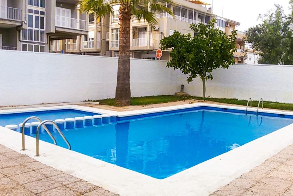 Amplio Apartamento Reformado con piscina comunitaria a 600 metros de la playa del Cura
