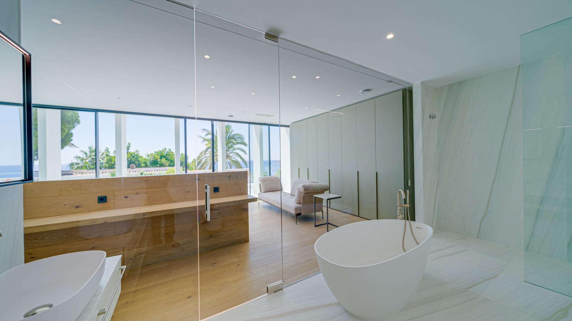 Indrukwekkende luxe villa aan zee