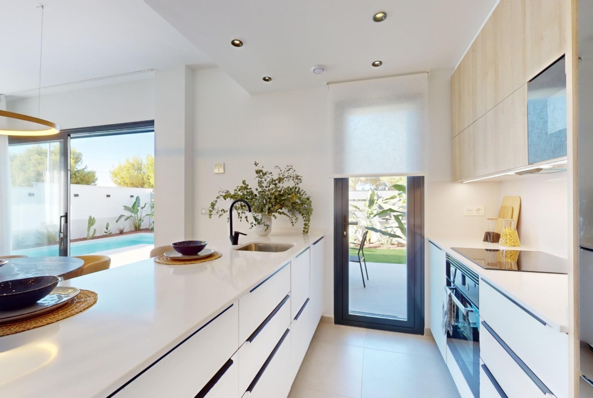 Detached modern villas placed in Roda Golf, Murcia