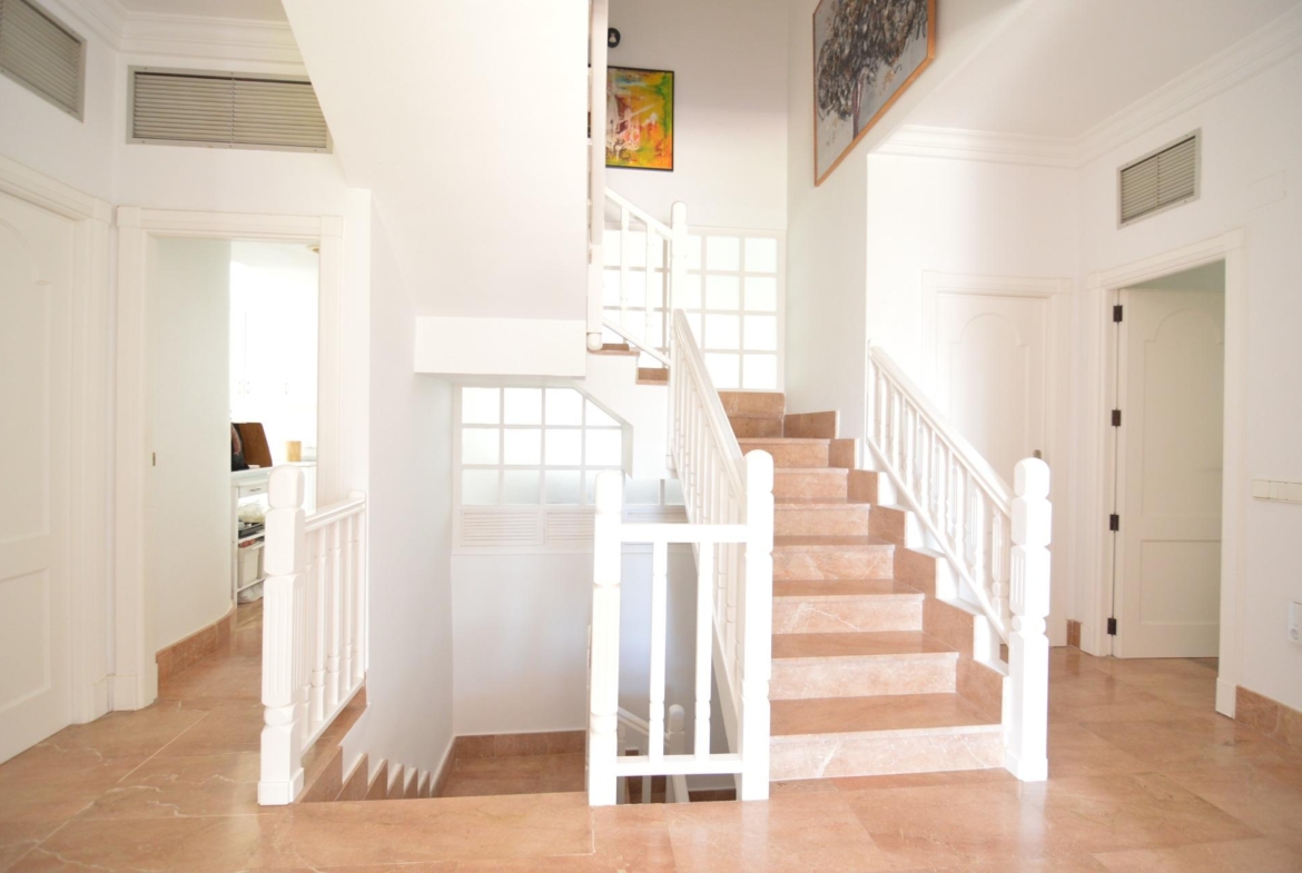 Spectacular renovated villa in urbanization Torreta Florida