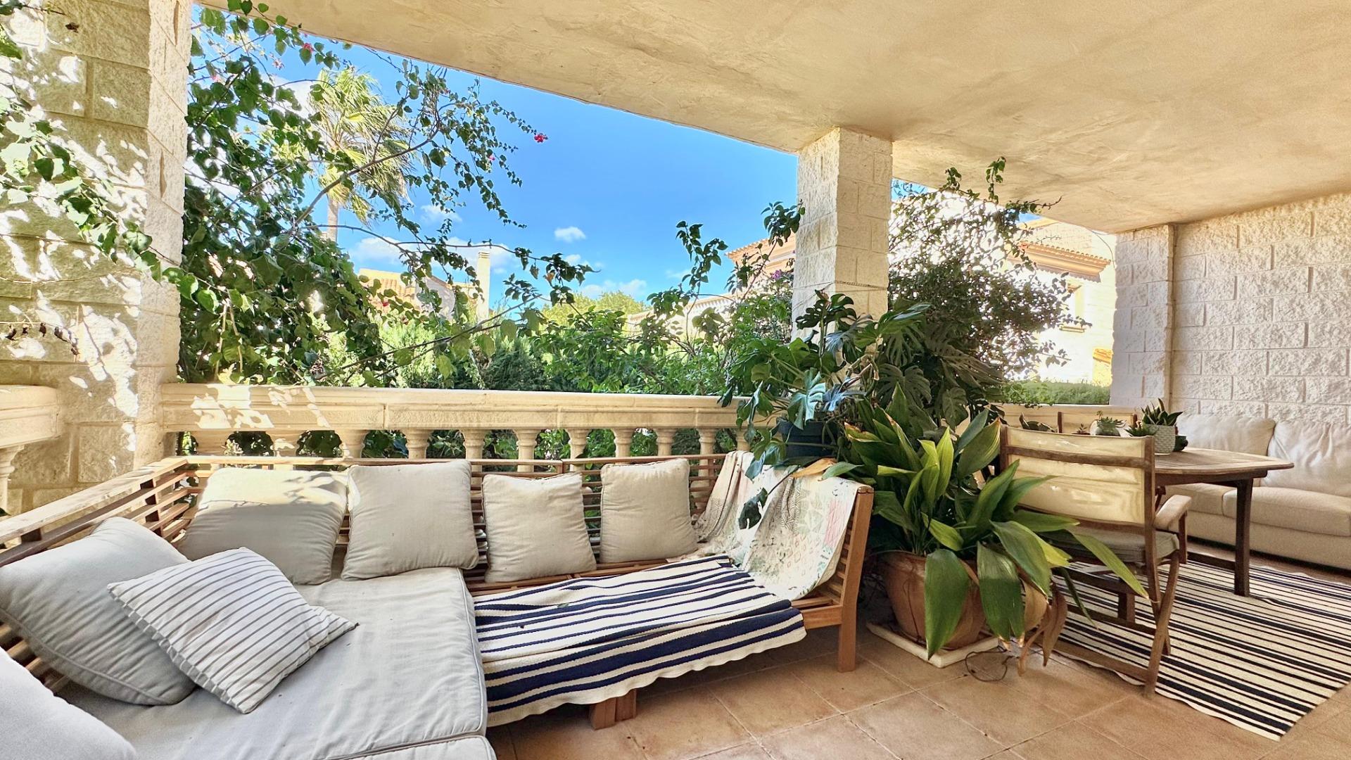Prachtig herenhuis in Albir met tuin 15 minuten lopen van het strand!